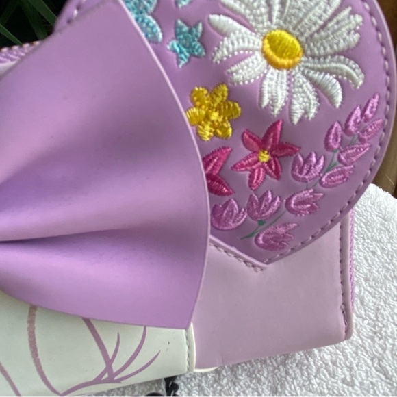 🔥 Loungefly Disney Minnie Mouse Floral Zip Around Long Wallet Purple, NWT … - Picture 4 of 10